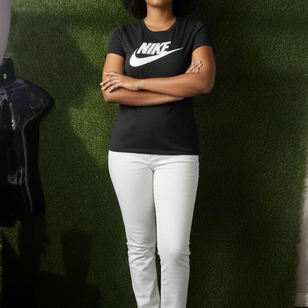 Nike Women's Black and Grey T-shirt
